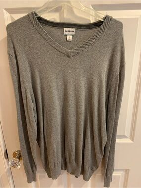 Old Navy Women's Light Gray V-Neck Sweater